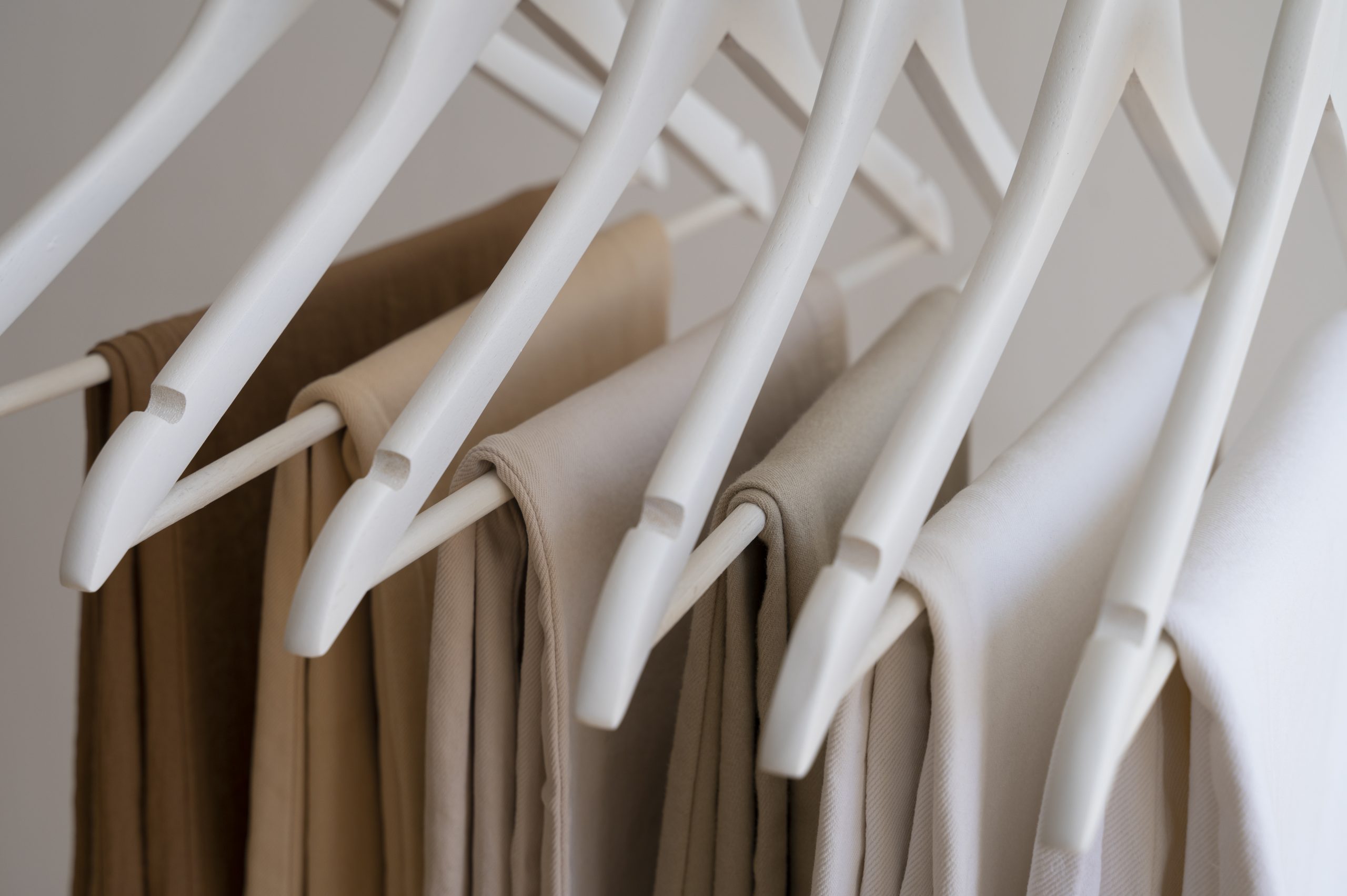 come stendere i vestiti per non stirare. Tutti i trucchi per fare il bucato.