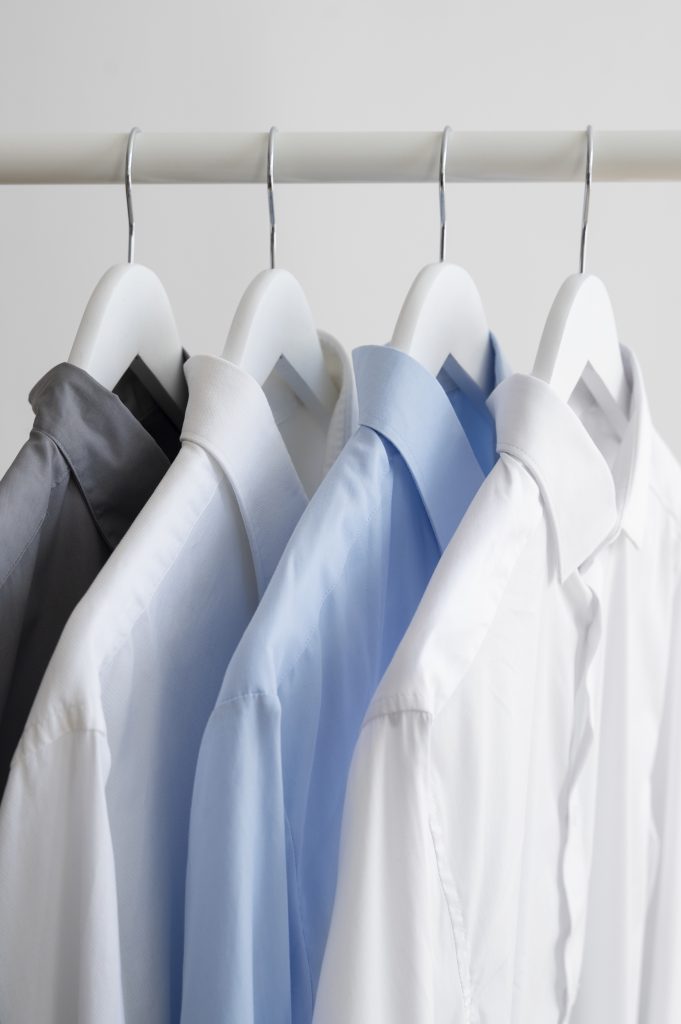 come togliere le macchie da vestiti. divani, tappetti e altri tessuti. Rimedi facili e naturali per ogni macchia