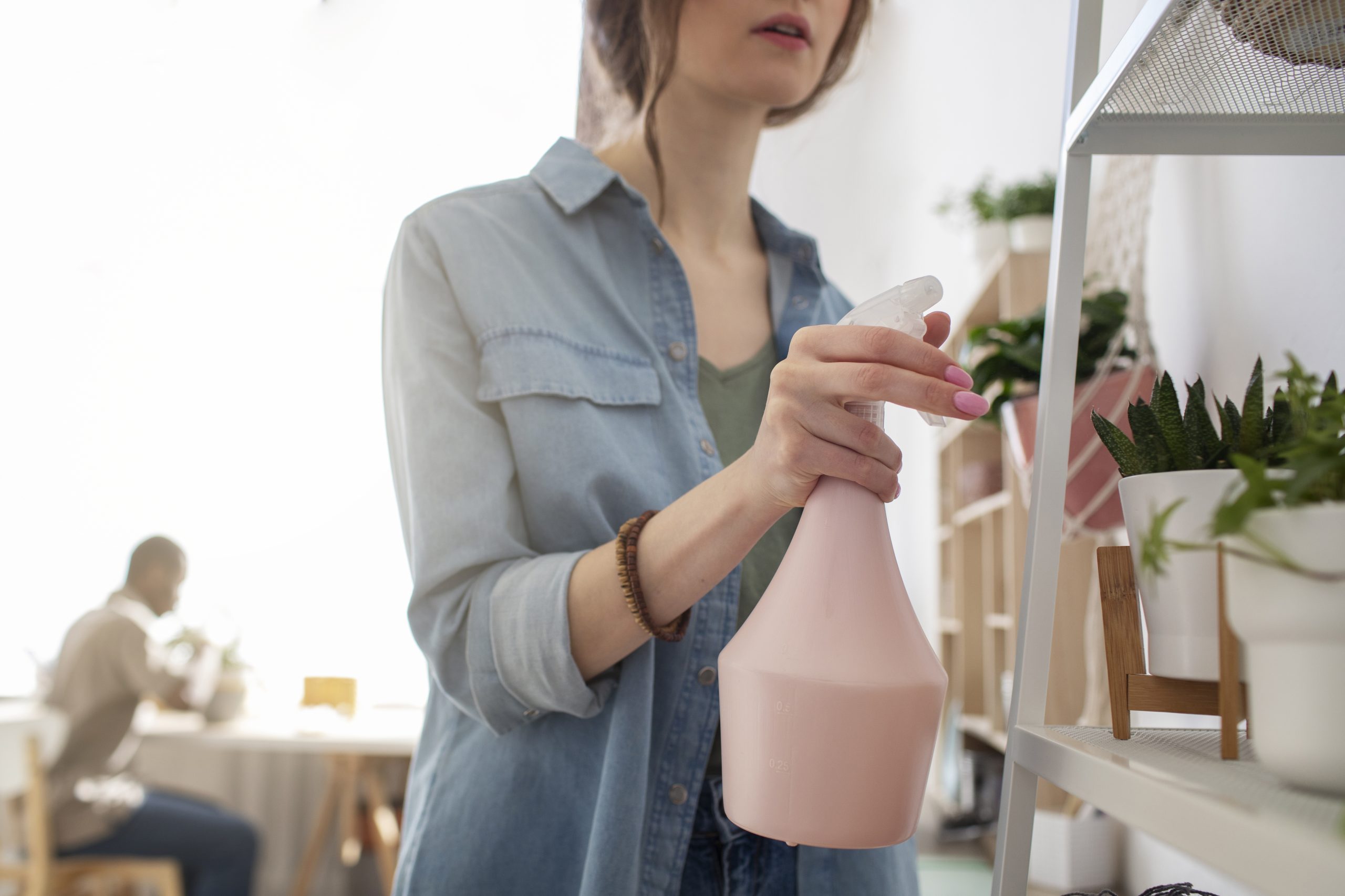 spray profumato per ambienti naturale. Come fare i profumatori per la casa.